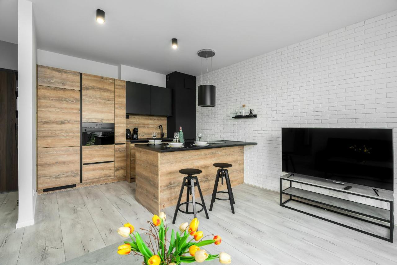 Esencja Apartments With Free Parking Garbary 104 By Noclegi Renters Poznań Esterno foto