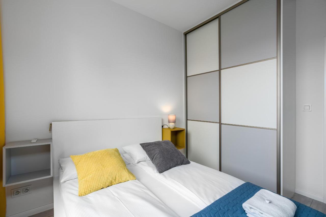 Esencja Apartments With Free Parking Garbary 104 By Noclegi Renters Poznań Esterno foto